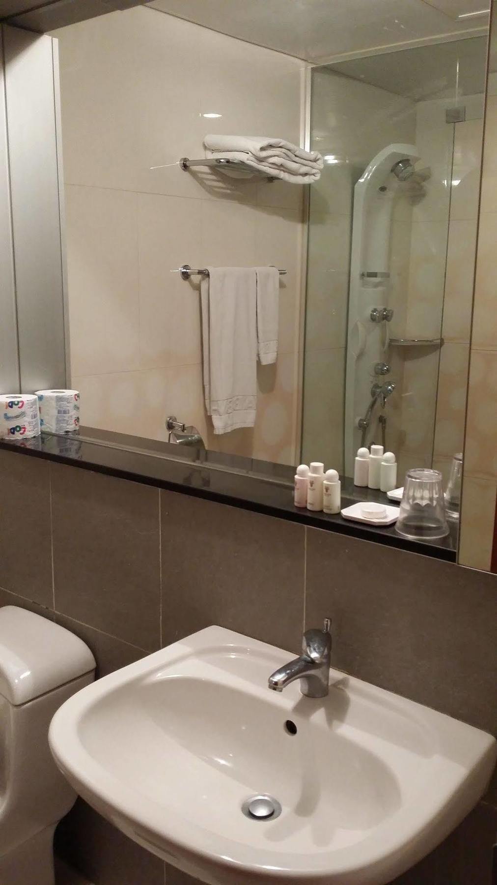 Khách sạn hẻo lánh Vabien 1 Serviced 4*